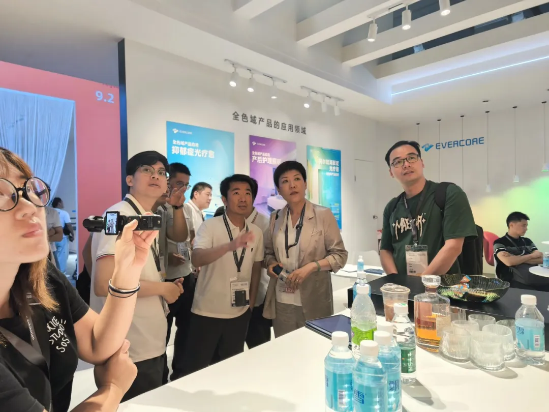 Carrying the first RGBCW-COB "Explosive Field" Light Asia Exhibition, Zhonghao Optoelectro 中昊·吉乐 | 公民色彩的色彩不会结束