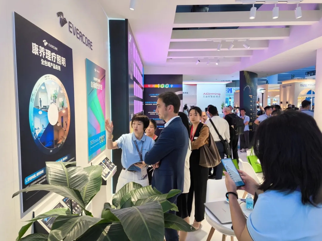 Carrying the first RGBCW-COB "Explosive Field" Light Asia Exhibition, Zhonghao Optoelectro 中昊·吉乐 | 公民色彩的色彩不会结束