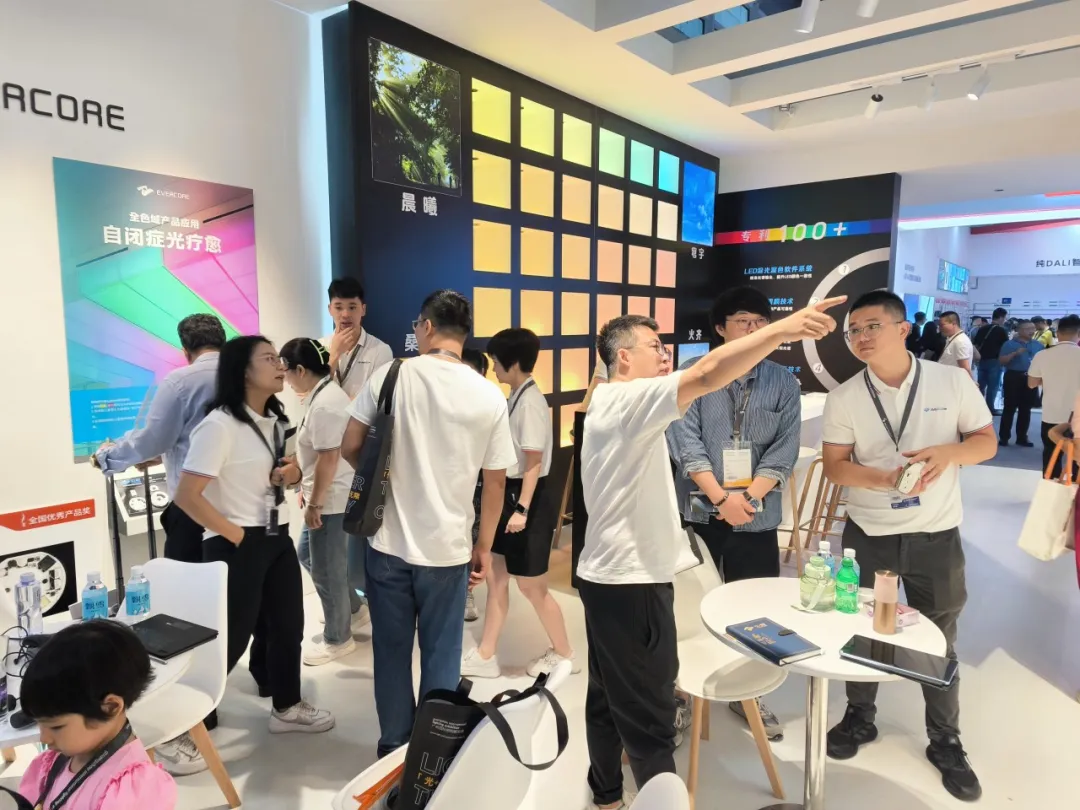 Carrying the first RGBCW-COB "Explosive Field" Light Asia Exhibition, Zhonghao Optoelectro 中昊·吉乐 | 公民色彩的色彩不会结束