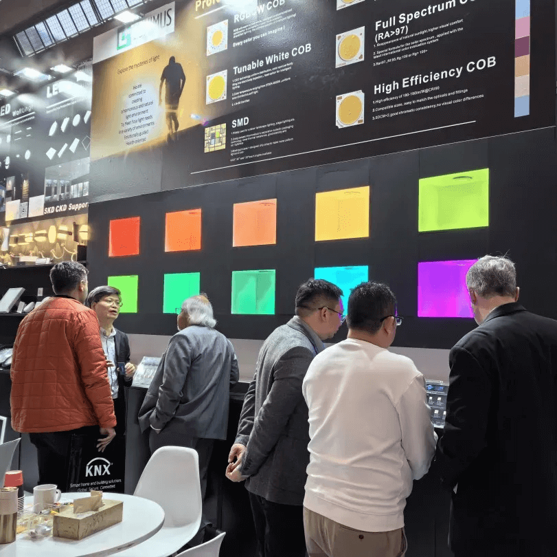 See how the domestic light illuminates the Frankfurt International Pavilion 看看国内的灯光如何照亮法兰克福国际馆