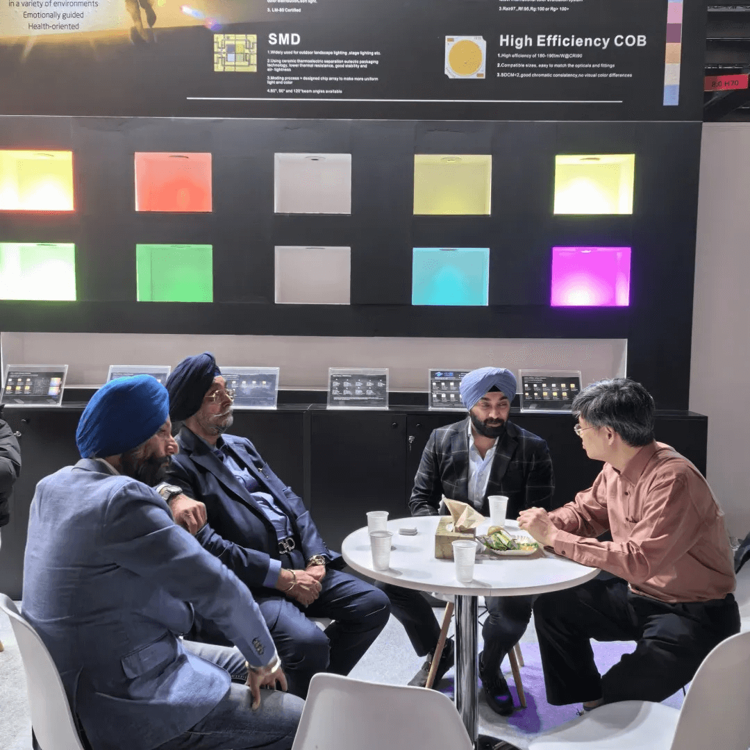 See how the domestic light illuminates the Frankfurt International Pavilion 看看国内的灯光如何照亮法兰克福国际馆