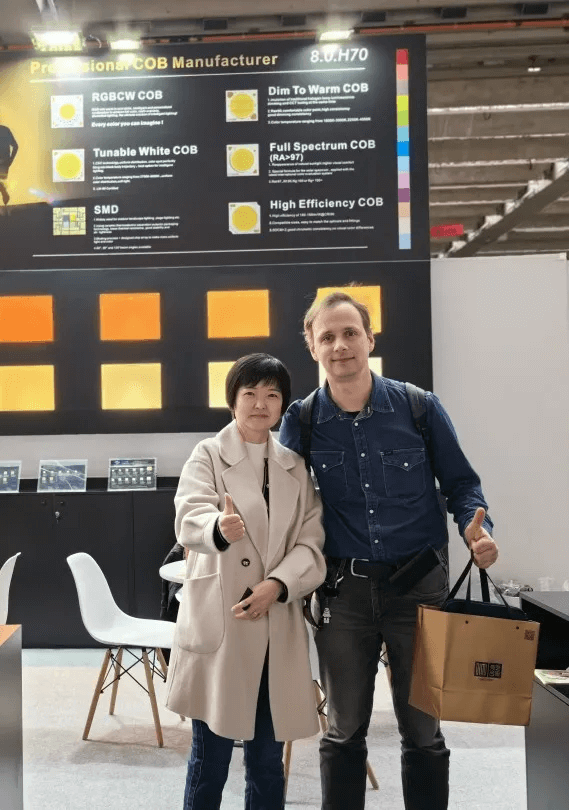 See how the domestic light illuminates the Frankfurt International Pavilion 看看国内的灯光如何照亮法兰克福国际馆